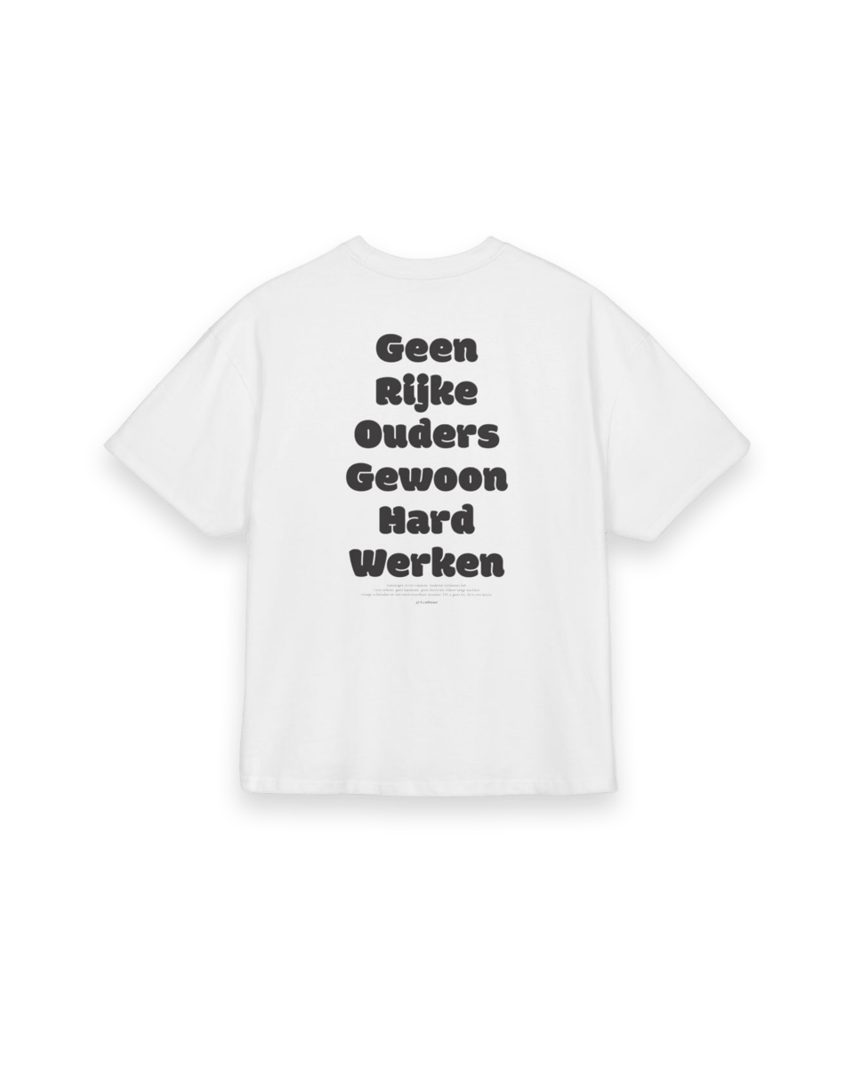 Wit oversized T-shirt met grote tekstprint ‘Geen rijke ouders, gewoon hard werken’ op de rug, 1cultuur streetwear