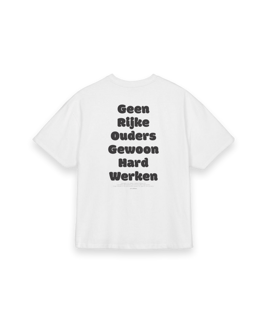 Wit oversized T-shirt met grote tekstprint ‘Geen rijke ouders, gewoon hard werken’ op de rug, 1cultuur streetwear